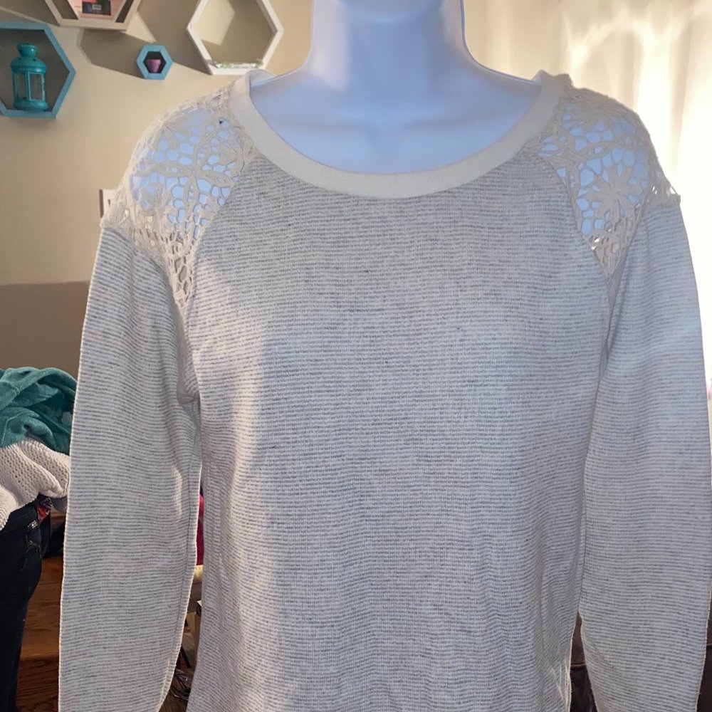 pink.rose crochet shoulder shirt